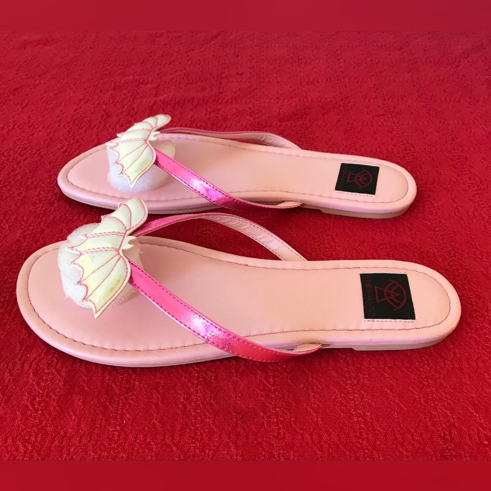 Stylish Pink Bat Design Women's Sandals - Picture 6 of 10